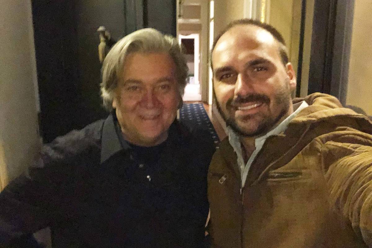 Inclusão de Bannon em agenda de Bolsonaro nos EUA incomoda Casa Branca