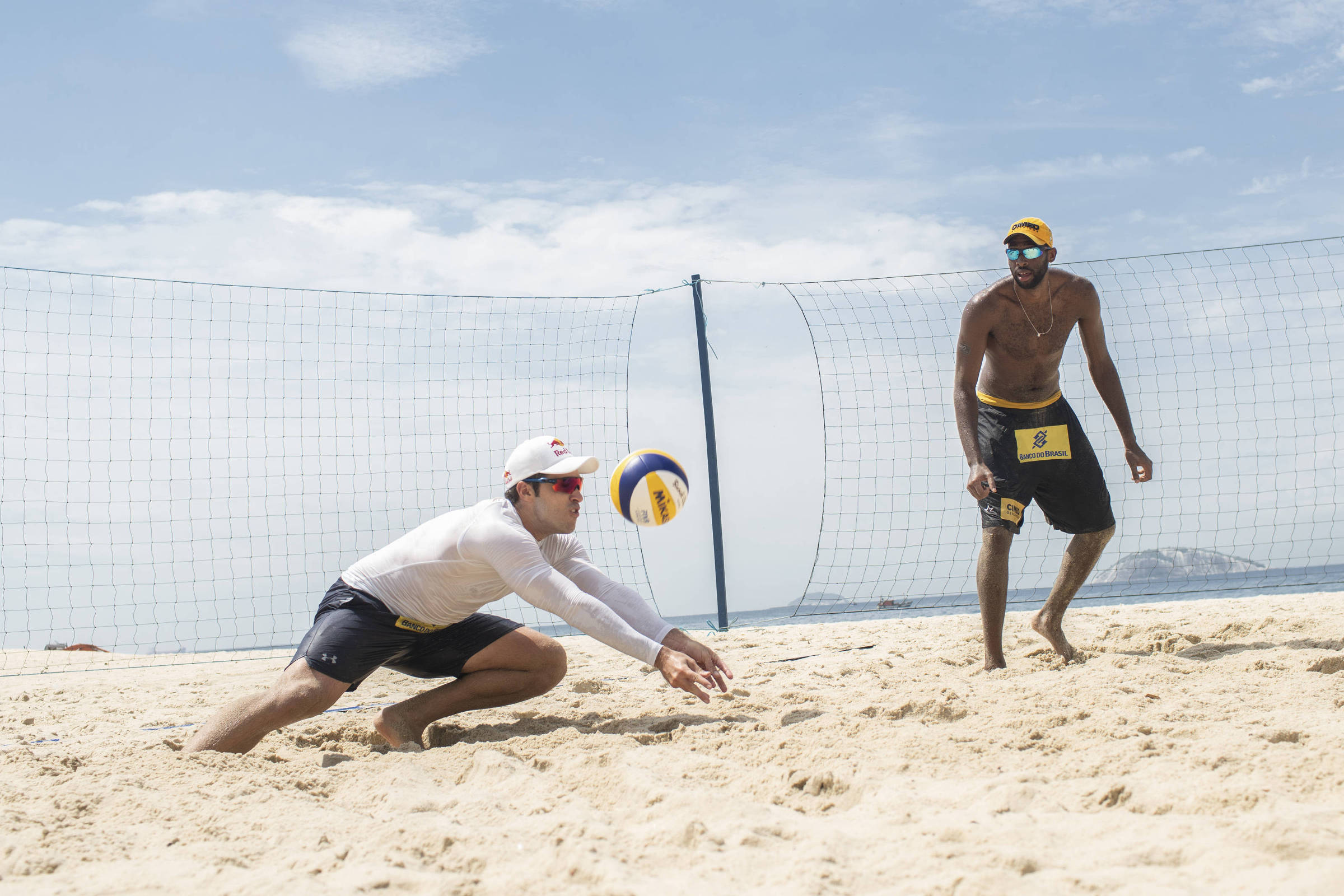 Os benefícios surpreendentes de jogar vôlei de praia para a saúde