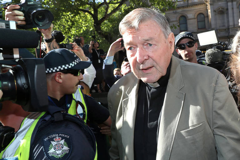 O cardeal George Pell chega à corte de Melbourne, na Austrália