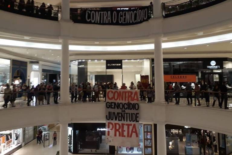 Protesto no shopping Pátio Higienópolis após debate sobre apreensão de crianças
