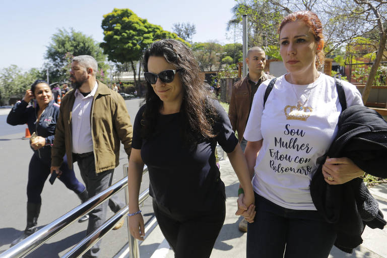 Janaina Paschoal chega ao hospital Albert Einstein, zona sul de São Paulo, para visitar o então presidenciável Jair Bolsonaro, alvo de facada em Juiz de Fora (MG)