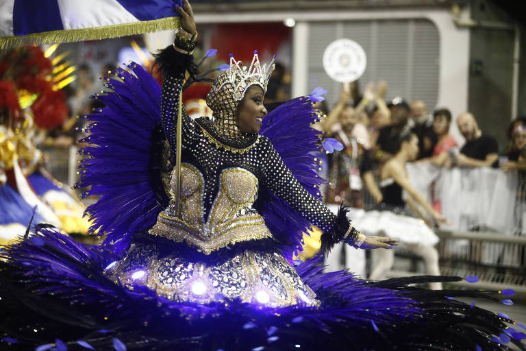 Acadêmicos do Tatuapé durante primeiro dia de desfiles do Carnaval paulista