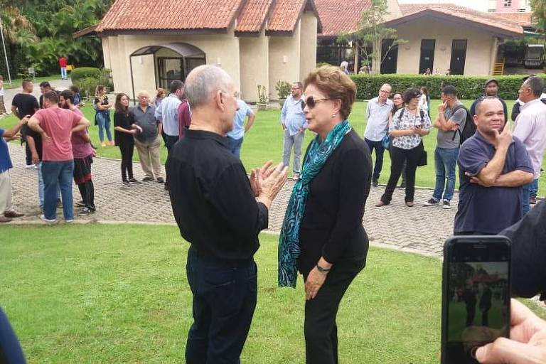 Ex-presidente Dilma no velório do neto de Lula em São Bernardo