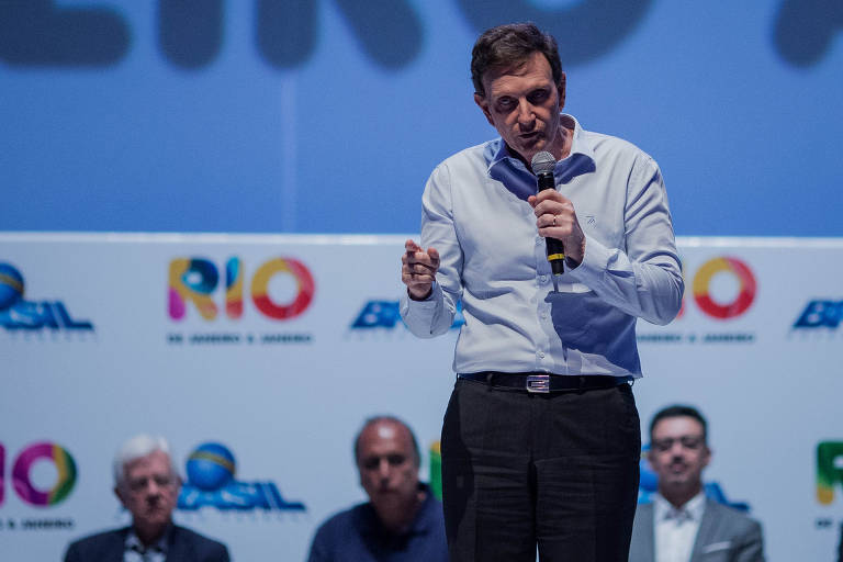 O prefeito do Rio de Janeiro, Marcelo Crivella, discursa para jornalistas na cerimonia de lançamento da Rio de Janeiro a Janeiro, uma agenda de eventos a ser realizada na cidade durante o ano todo
