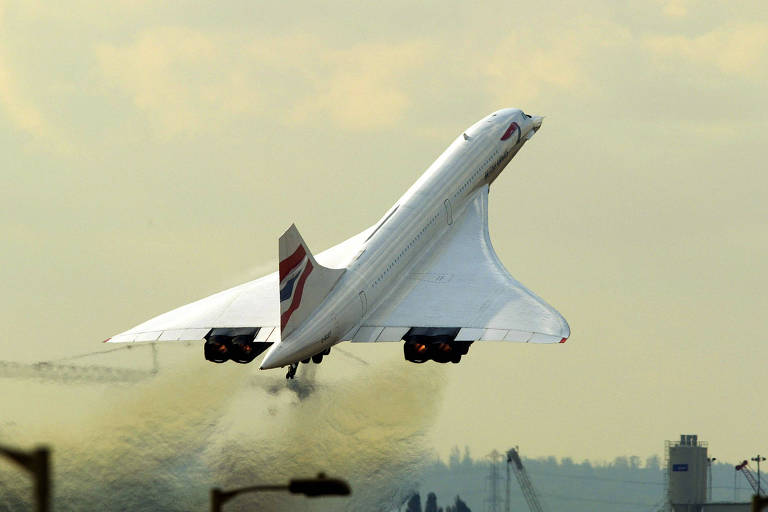 Concorde decola do aeroporto de Heathrow, em Londres, em 2003