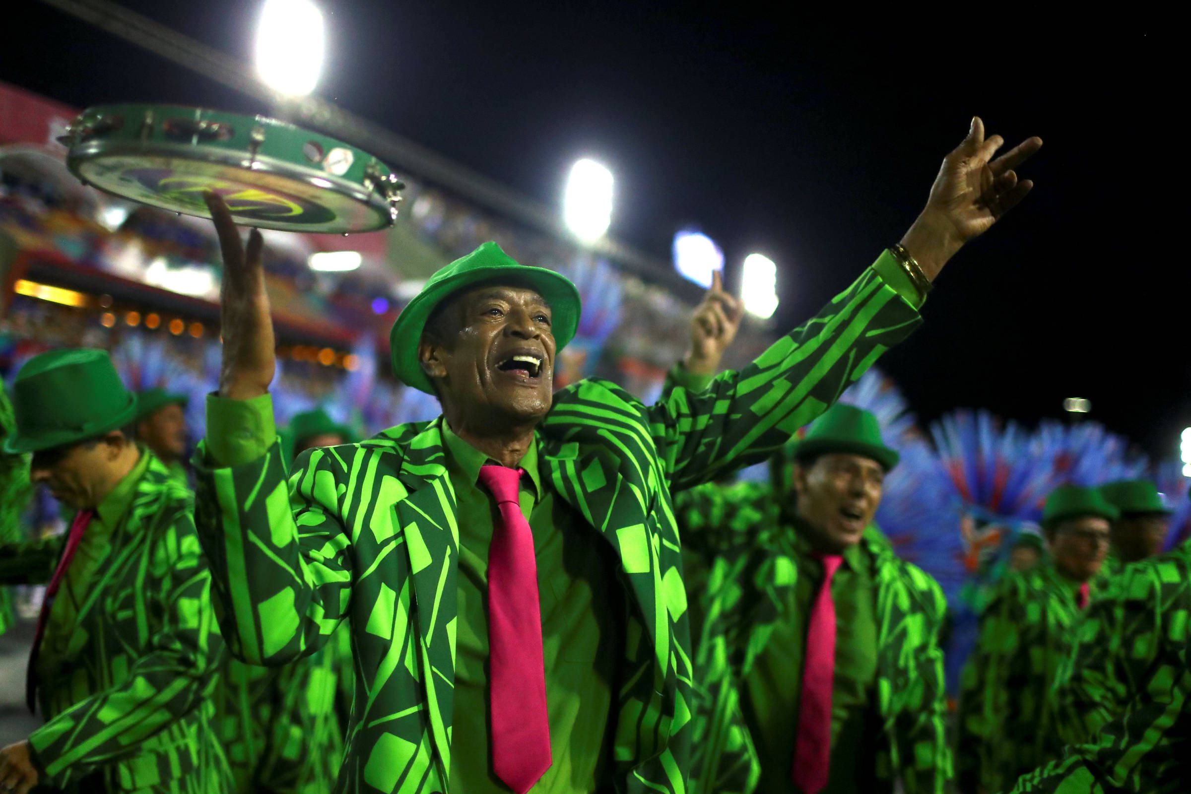 Assistir Carnaval - 'Mais invasão do que descobrimento' é o tema