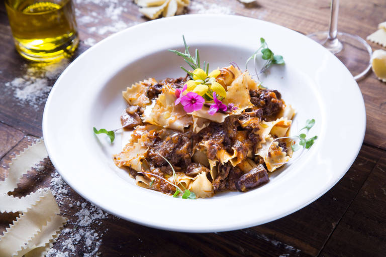 Pappardelle com ragu de rabada bovina servido no Diò, novo restaurante italiano na Vila Mariana