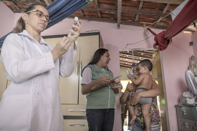 As complicações do sarampo incluem pneumonia, encefalite e superinfecção bacteriana