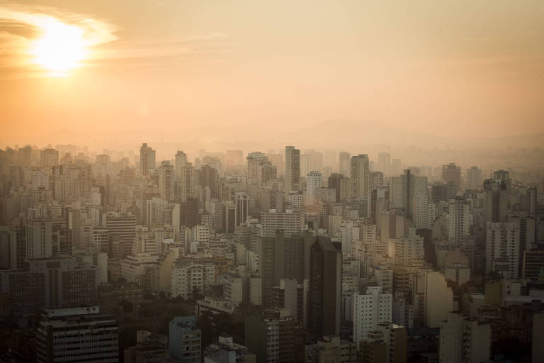 A cidade de São Paulo, vista a partir do terraço do Edifício Itália, no centro