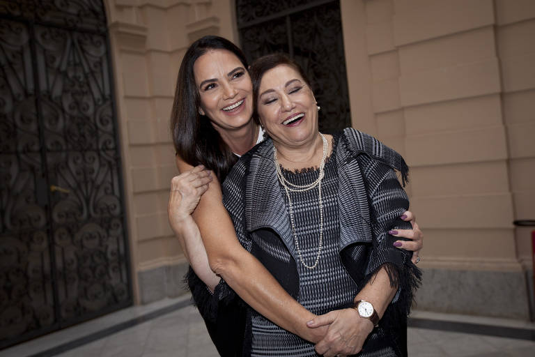 A modelo Luiza Brunet e a coordenadora de Políticas para a Mulher, Albertina Duarte Takiuti