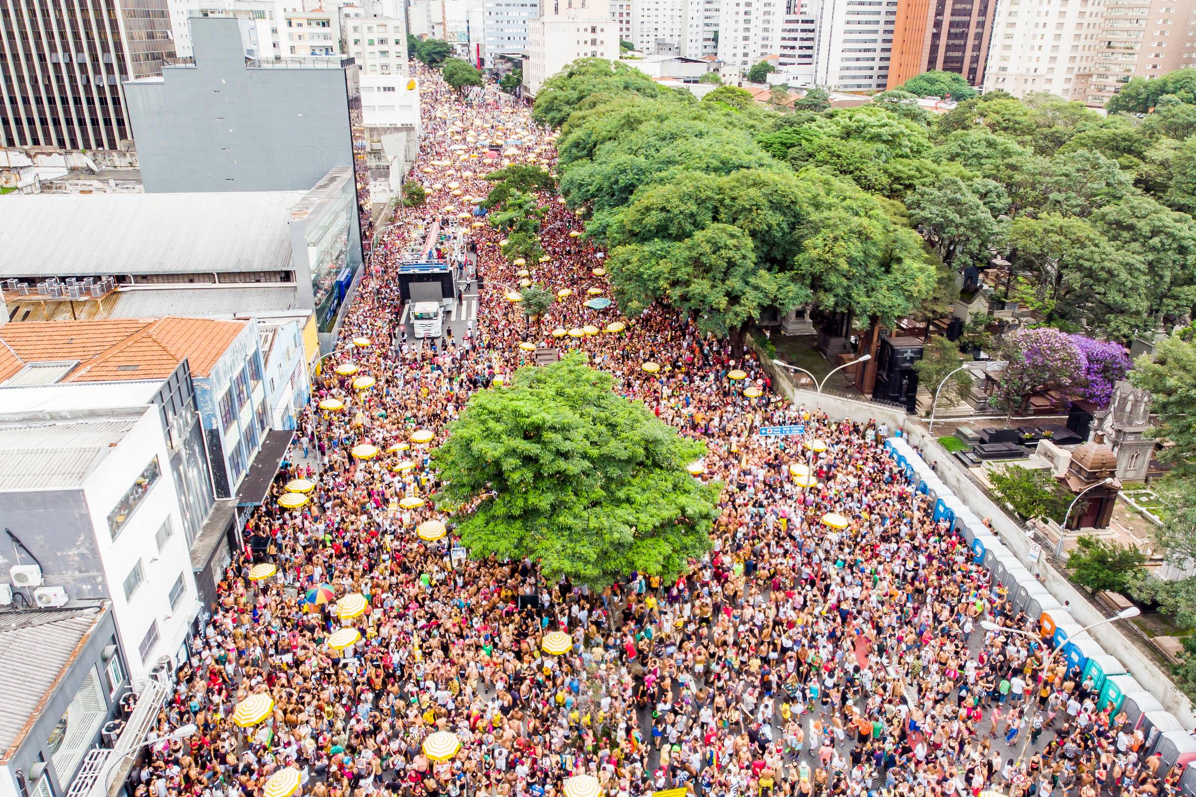 Bloco de Carnaval LGBT é marcado por homofobia e violência no SCS