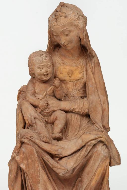 Escultura 'Virgem com uma Criança que Ri', do Museu Victoria & Albert, que é atribuída a Leonardo da Vinci