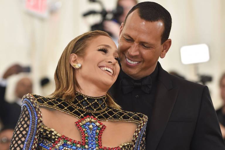 Jennifer Lopez anuncia noivado com ex-jogador de beisebol, após três casamentos