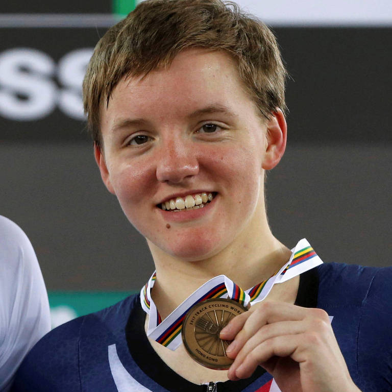 Kelly Catlin celebra medalha conquistada no Mundial de Ciclismo