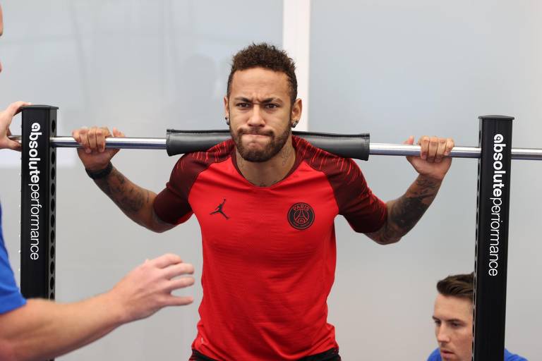 Neymar se recupera de lesão no Qatar
