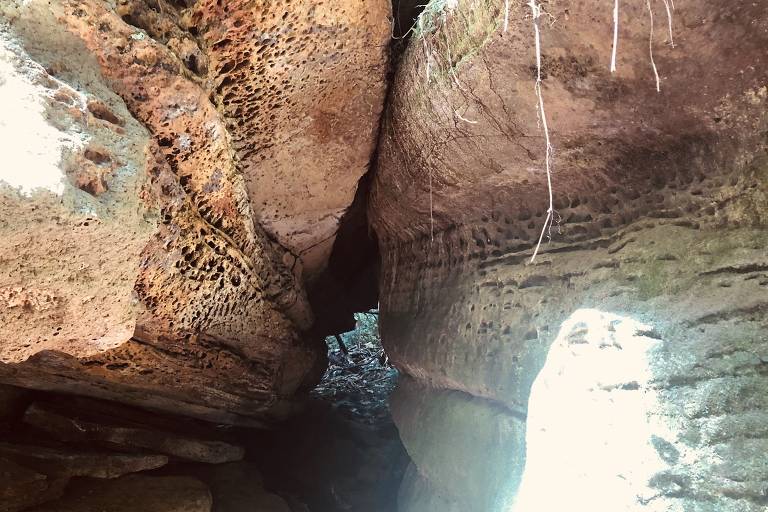 Conheça Velho Airão e as grutas do Madadá