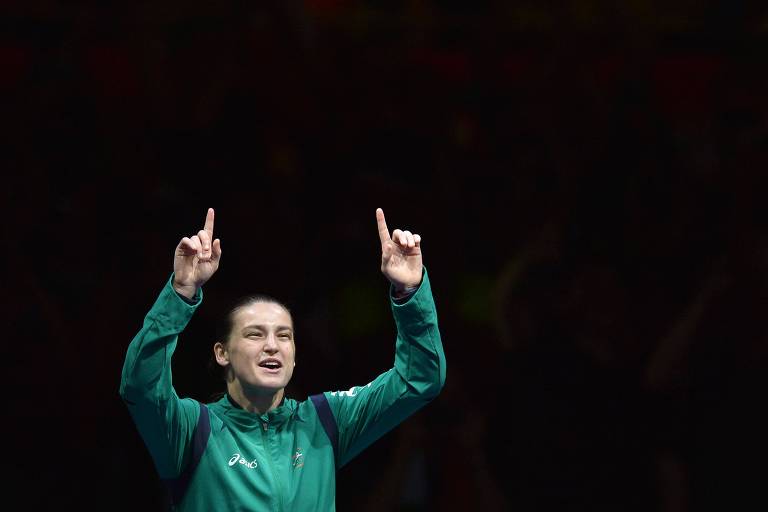 A irlandesa Katie Taylor, comemorando a medalha de ouro na Olimpíada de Londres, em 2012