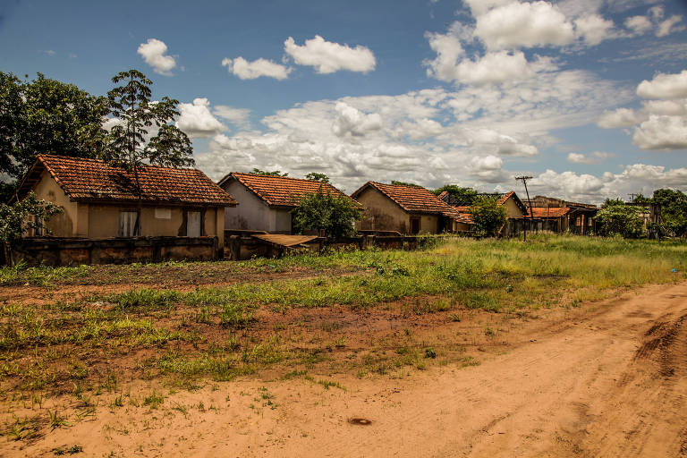 Complexo da estação ferroviária Águas Virtuosas no município de Altinoópolis, SP