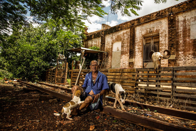 Sebastião Paulino Caetano, 73, aposentado da Fepasa e morador da antiga Estação Capeva, no município de Serrana