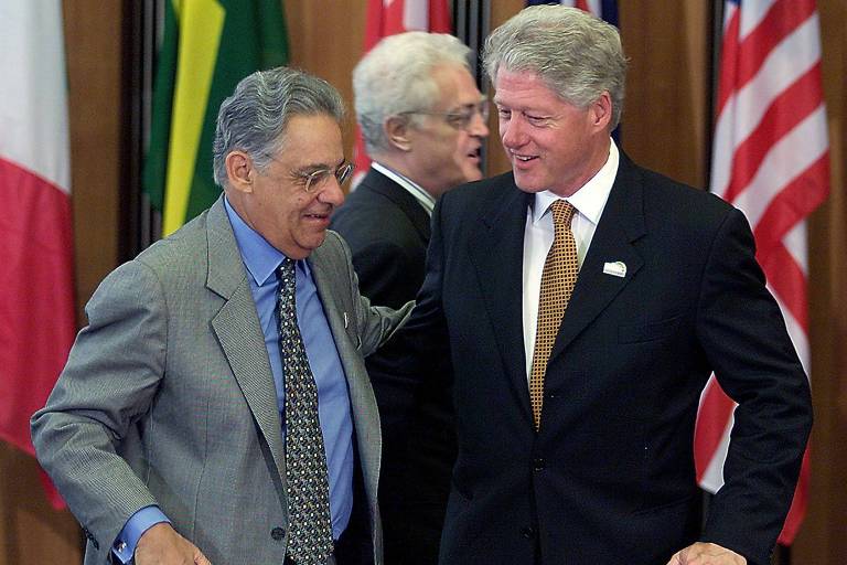 Fernando Henrique Cardoso e Bill Clinton, então presidentes do Brasil e dos EUA, em 2000, durante conferência internacional em Berlim 
