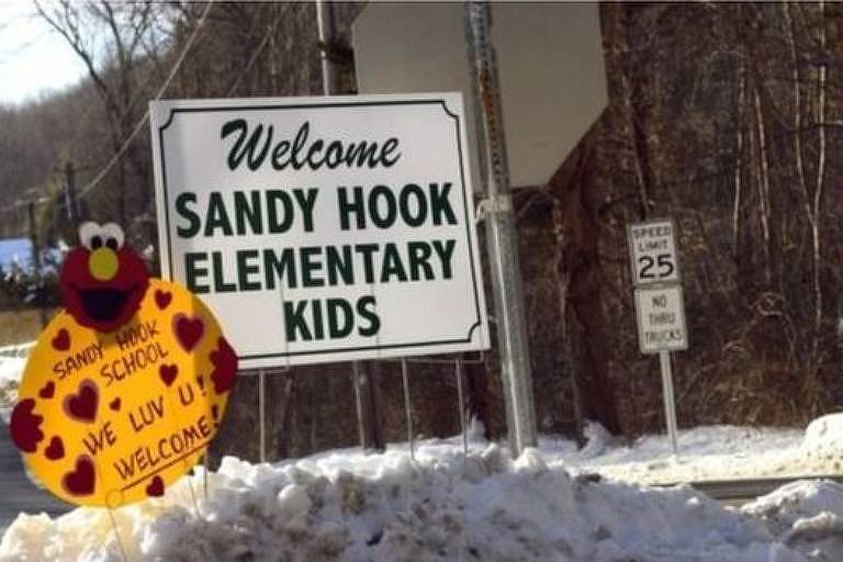 Duas dezenas de crianças morreram no ataque à escola Sandy Hook, nos EUA, em 2012
