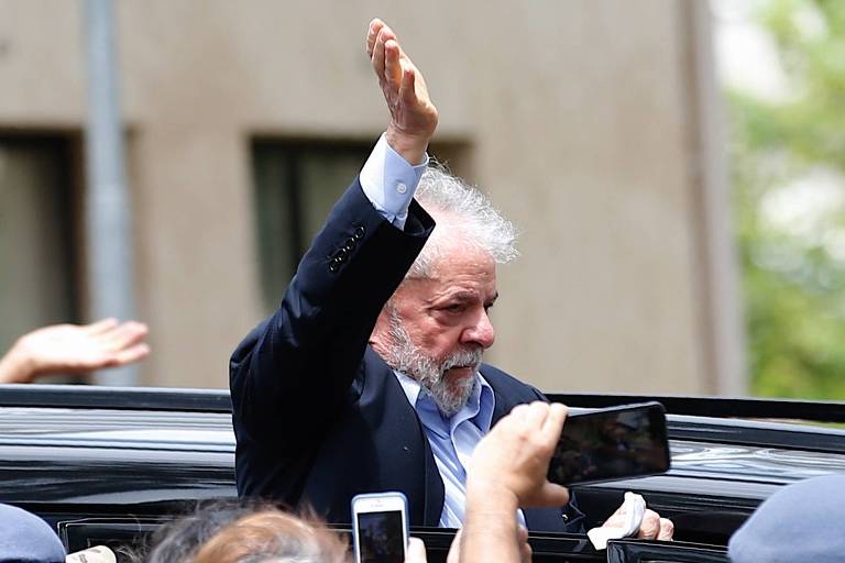 O ex-presidente Lula durante o velório do seu neto Arthur 
