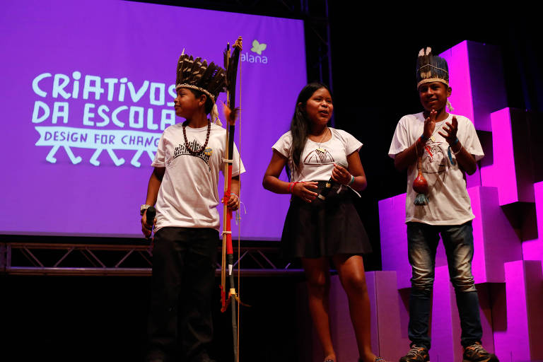 Estudantes de Brasilândia (MS), que foram premiados pelo "Dicionário Indígena Ilustrativo", que resgata as línguas ofaié e guarani
