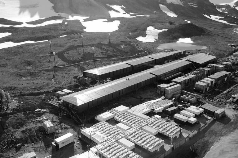 Vista aérea das novas instalações da Estação Comandante Ferraz, base brasileira na Antártida, cujas obras devem estar concluídas no final de março de 2019. As fotos foram tiradas no final de fevereiro. Essa estação substituiu a que pegou fogo em 2012
