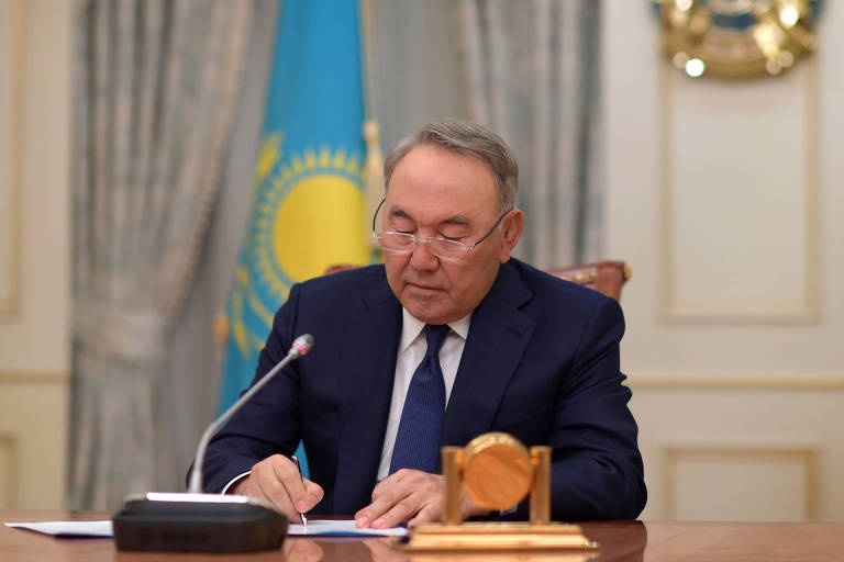 Último líder da era soviética no poder, presidente do Cazaquistão renuncia após 30 anos