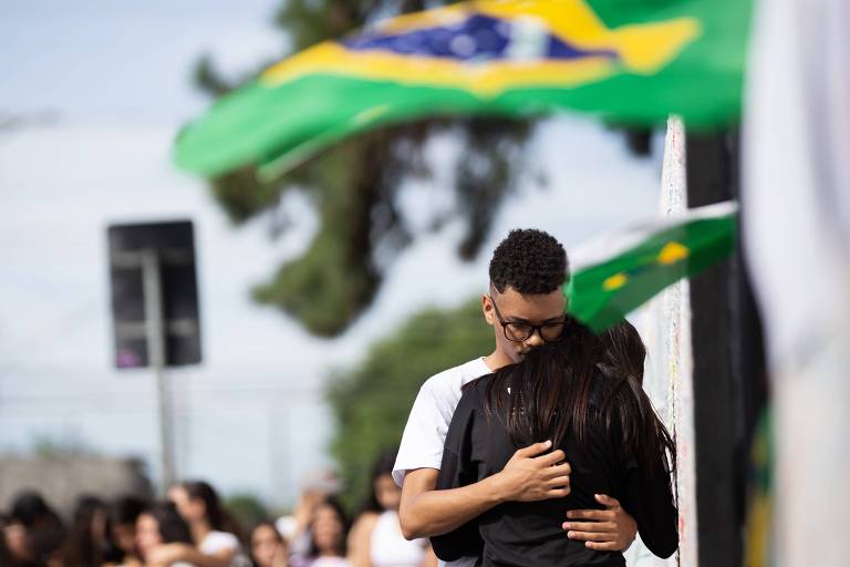 Escola Raul Brasil reabre após massacre