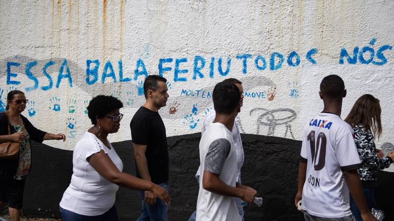 Escola Raul Brasil reabre após massacre