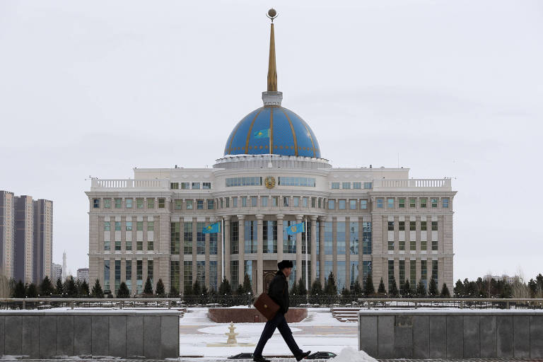Cazaquistão muda nome da capital para homenagear presidente que renunciou