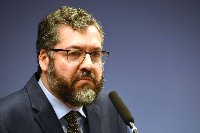 O ministro das Relações Exteriores, Ernesto Araújo, concede entrevista à imprensa no Itamaraty, em março