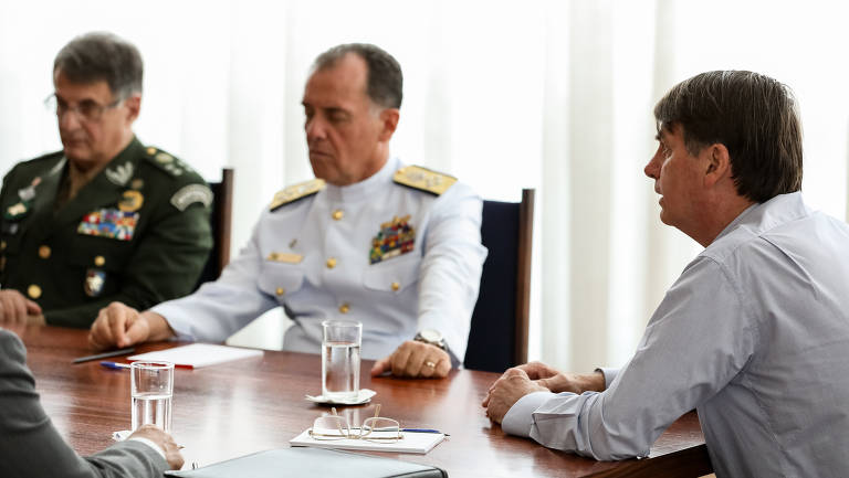 Bolsonaro entrega proposta para Previdência dos militares