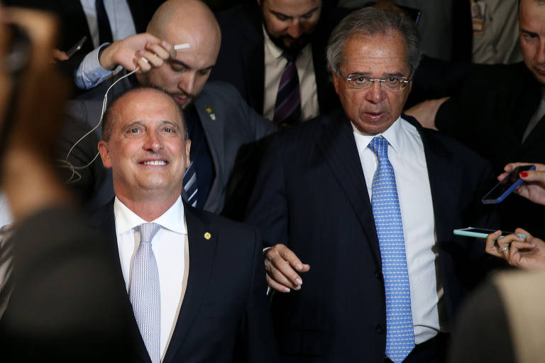 Os ministros Onyx Lorenzoni (Casa Civil) e Fernando Azevedo e Silva (Defesa) acompanharam Bolsonaro na Câmara