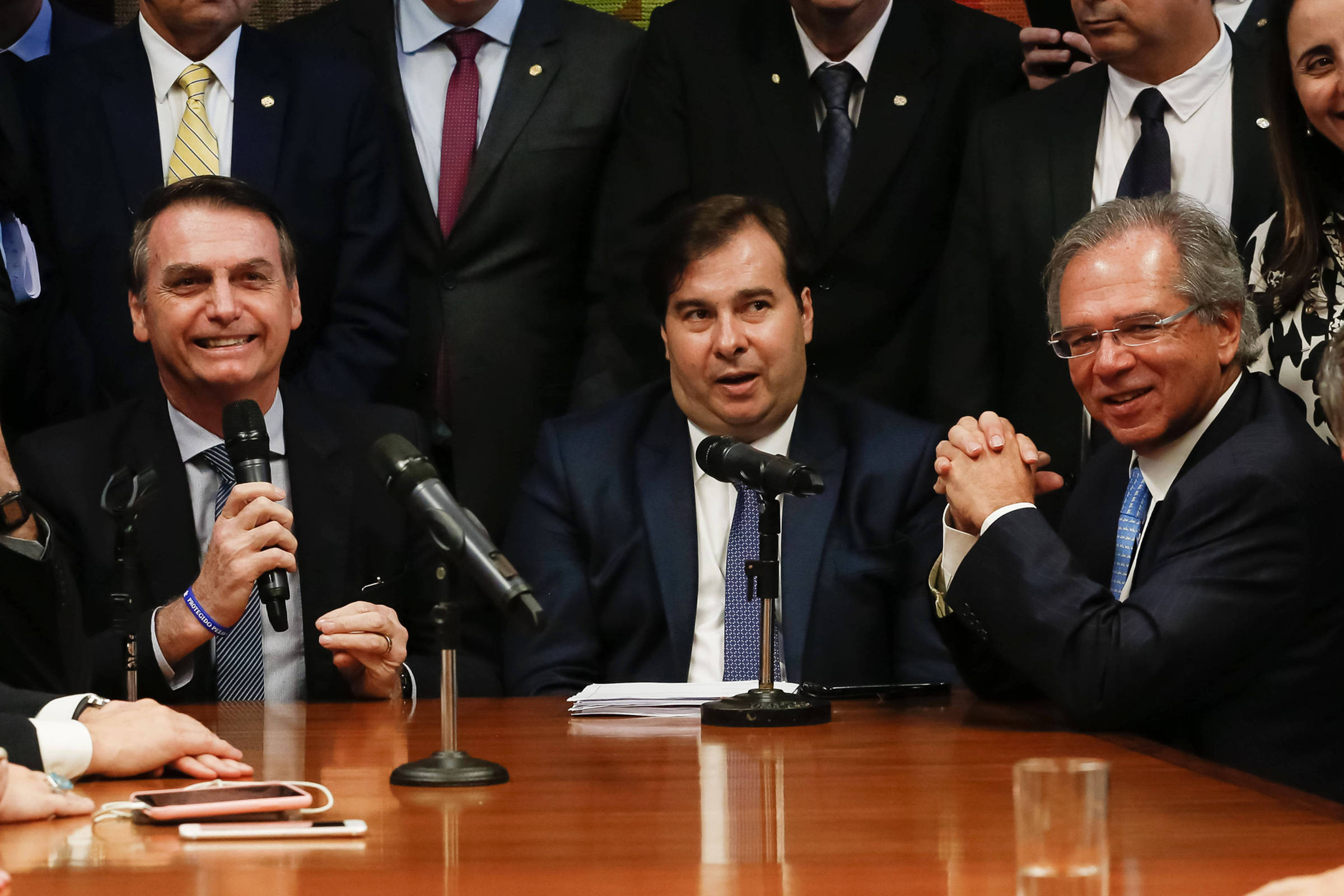 Maia diz que fará 'nova política' e que agora cabe a Bolsonaro obter votos para a Previdência