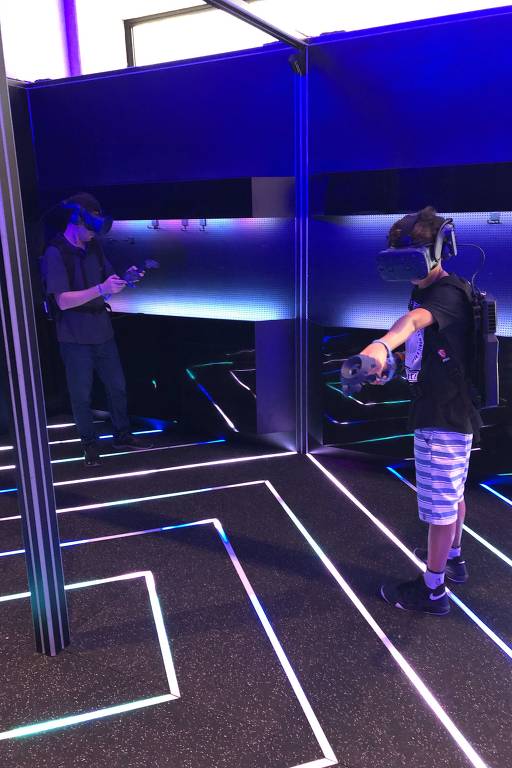 Como usa óculos de realidade virtual, o cenário do escape room Escape The Lost Pyramids nada mais é que uma sala preta, sem paredes divisórias 