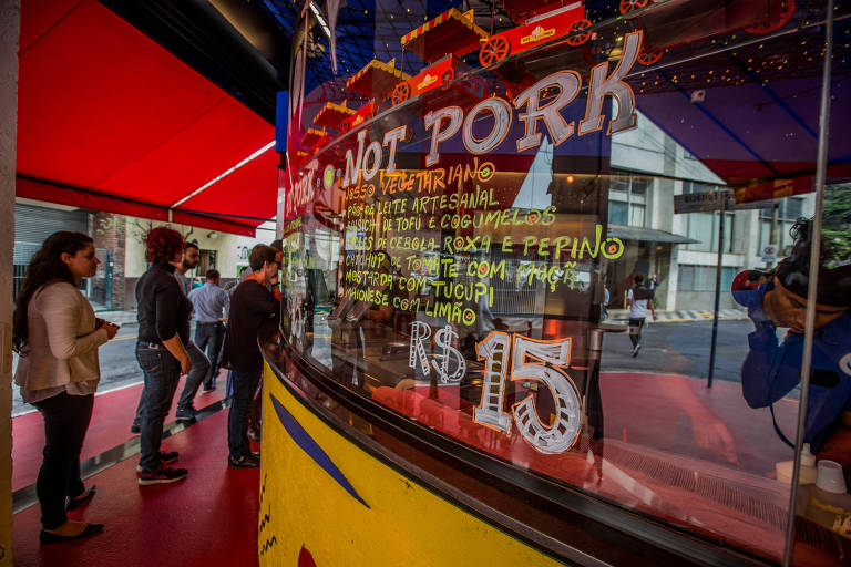 Dia do Cachorro-Quente: Onde comer hot dog em SP - 08/09/2023 -  Restaurantes - Guia Folha