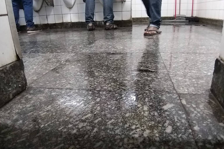 Vigilante Agora - Banheiros em estações do metrô.