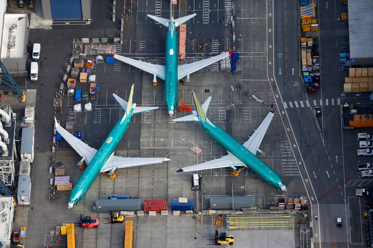 Boeing anuncia correção em software de aeronave após acidentes