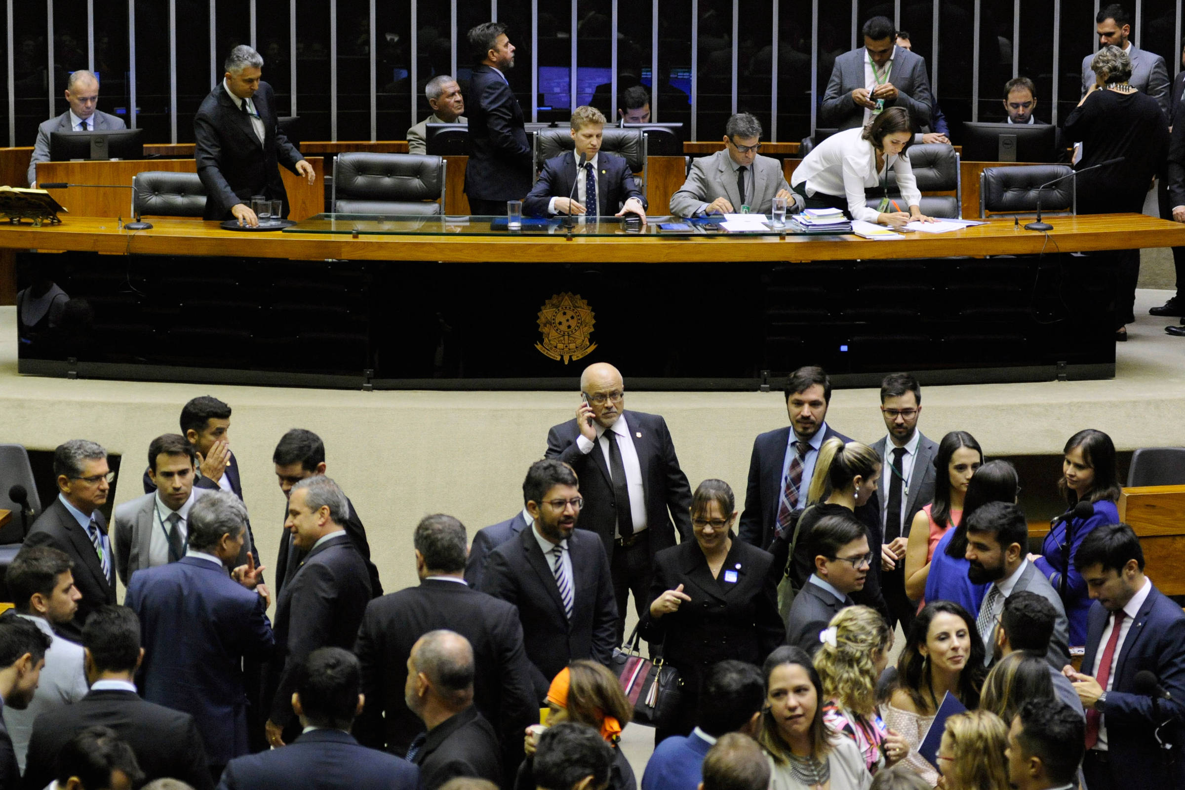 Deputados batem boca após fala sobre liberação de emendas por voto na Previdência