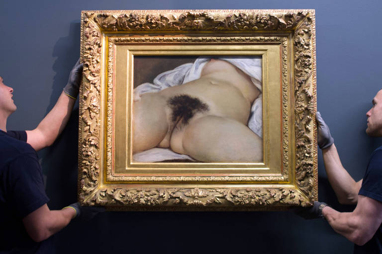 Funcionários de museu na França instalam "A Origem do Mundo", de Gustave Courbet