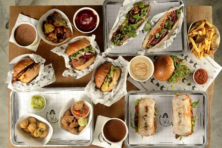 Conheça 10 lugares para comer sanduíches como hot-dog, bao e choripan em SP