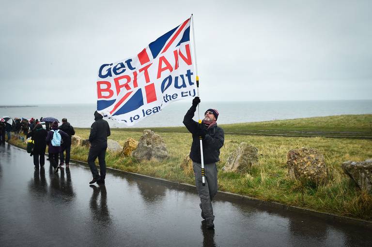 Insatisfeitos, britânicos fazem Marcha para Sair e percorrem 400 km em defesa do brexit