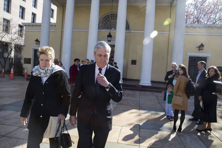 O procurador Robert Mueller ao lado da mulher, Ann, após entregar relatório de investigação envolvendo o presidente Donald Trump
