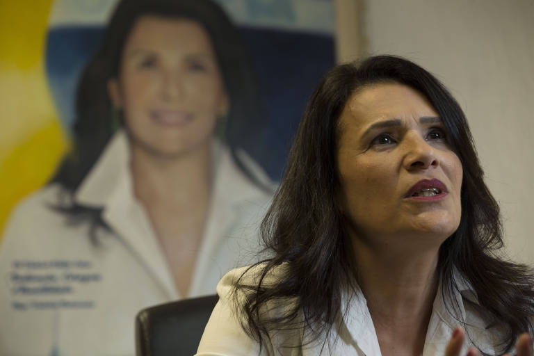 Discreta na Assembleia de SP, Valéria Bolsonaro quer escola sem ideologia
