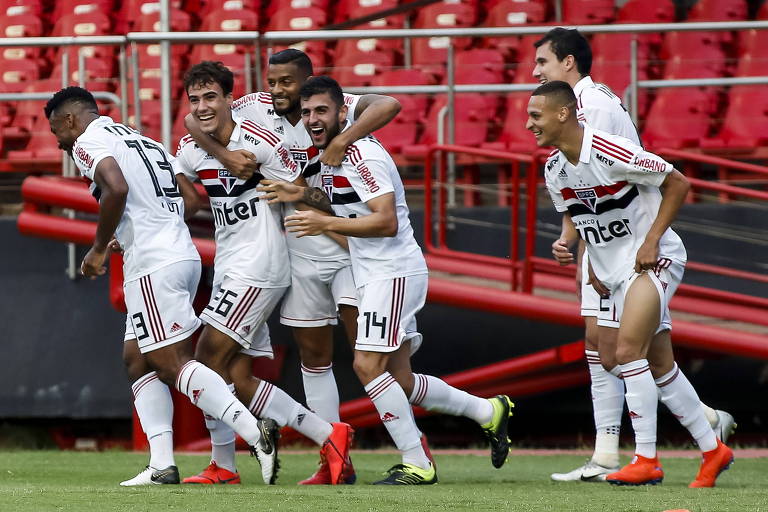 Jogadores do São Paulo comemoram gol contra o Ituano, pelo Campeonato Paulista