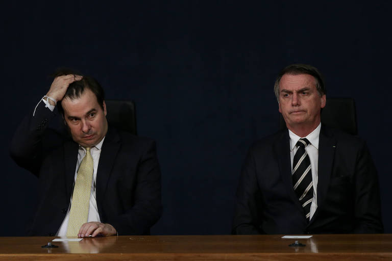 Os presidentes da Câmara, Rodrigo Maia, e da República, Jair Bolsonaro, durante solenidade de posse de procuradores, em Brasília, em janeiro deste ano
