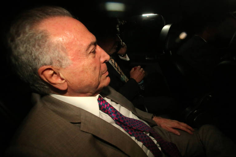 O ex-presidente Michel Temer (MDB) chega à sua casa, em São Paulo, após deixar a prisão no Rio de Janeiro
