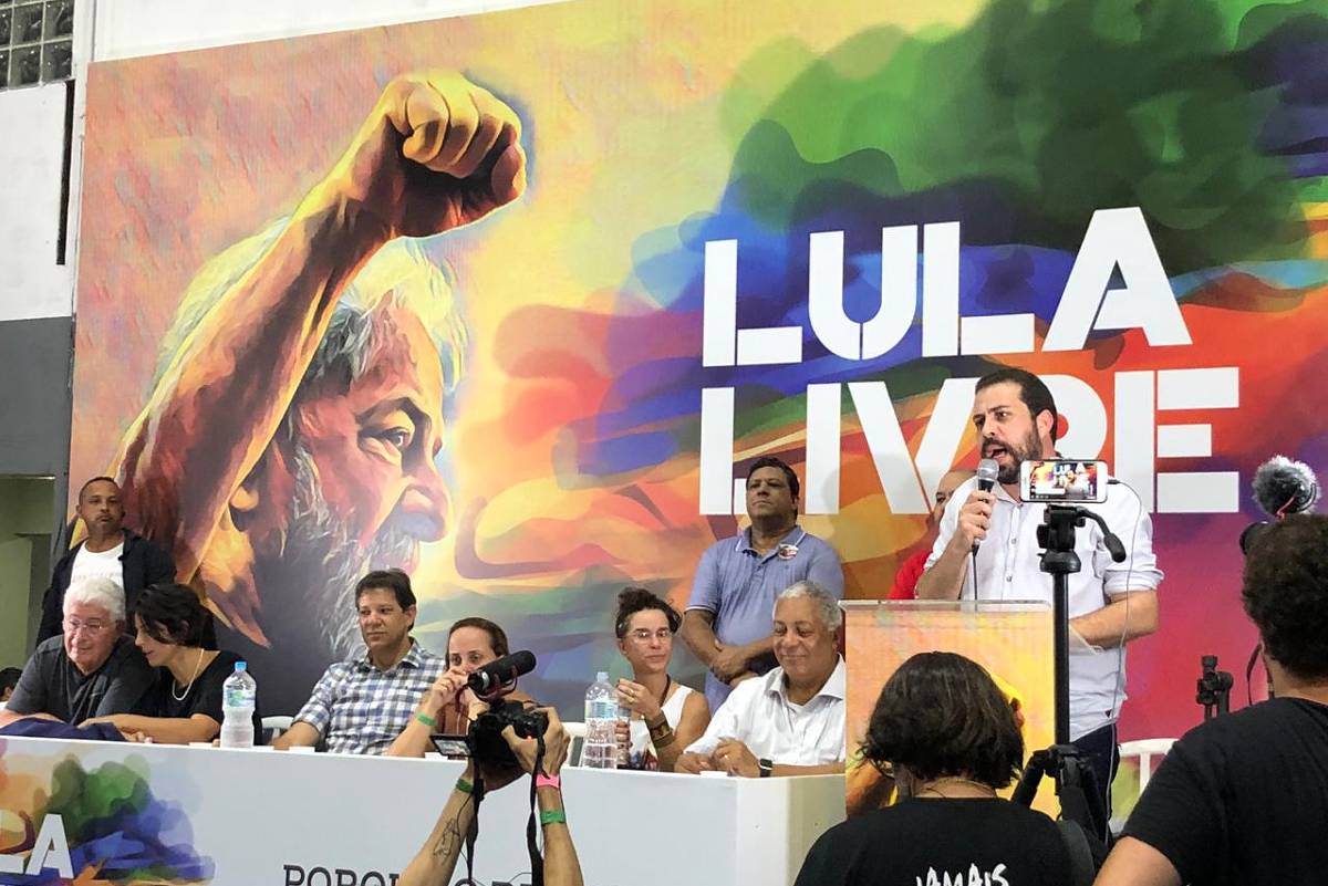 Personalidades divulgam manifesto denunciando perseguição a Lula